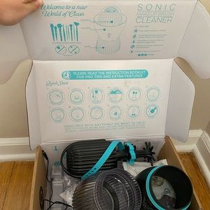 Tao Sonic makeup brushes cleaner